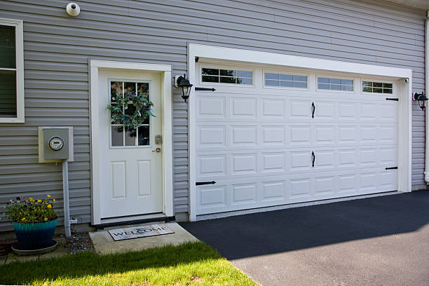 24/7 Emergency Garage Door Panel Replacement experts in Oquawka, IL